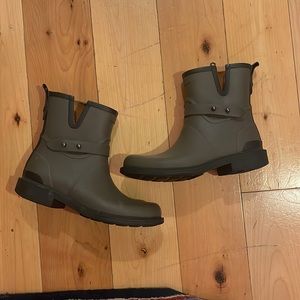Women’a rag and bone gray and black boots booties size 7-7.5